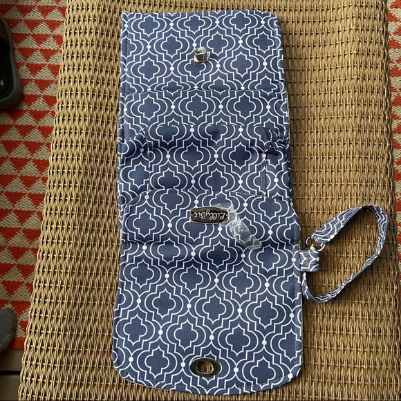 NWOT Lilly Bit pattern cosmetic multipocket bag - Picture 2 of 7